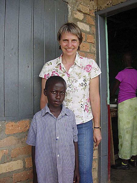 Anne-Grete-og-fadderbarn.jpg